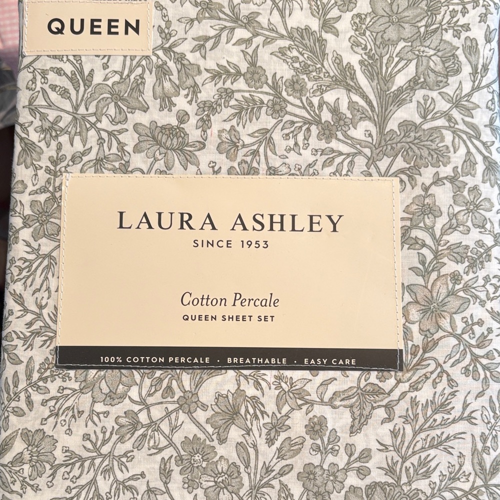 Laura Ashley Queen Sheet Set - Green Floral Design brand new